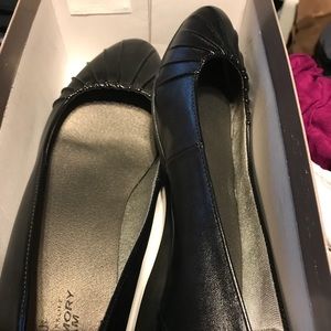 Women’s black dress shoes - life stride